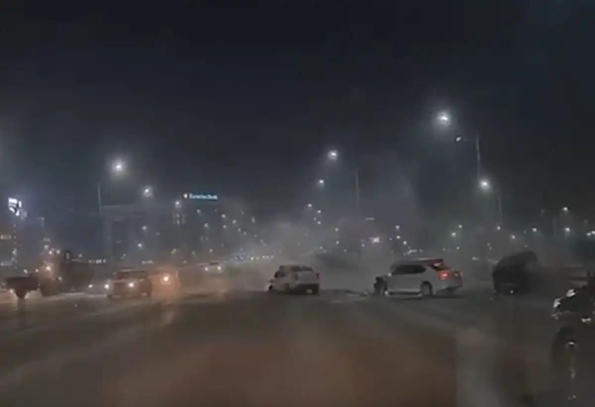 Два человека погибли в страшной аварии на мосту в Астане