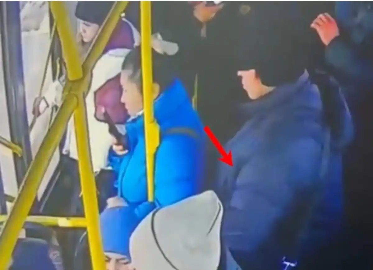 Деньги и золото на 4,1 млн тенге украли у пассажирки автобуса в Алматы – ВИДЕО