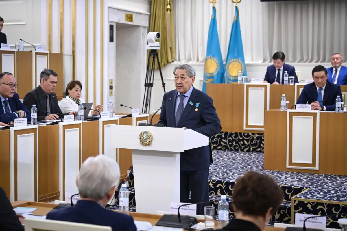 Взаимодополняют и совершенствуют друг друга: депутат рассказал о работе Курултая и Народного Совета