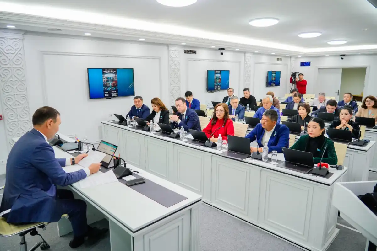 В столичном маслихате обсудили проект новой редакции Конституции Республики Казахстан