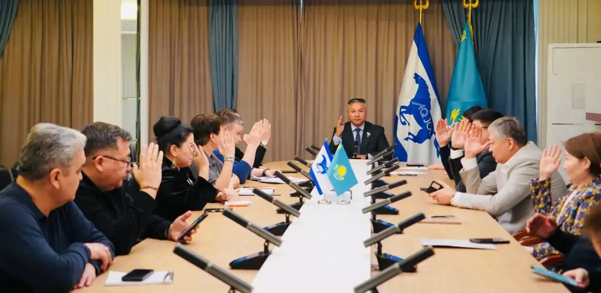 Фракция Демпартии «Ак жол» поддержала проект новой Конституции