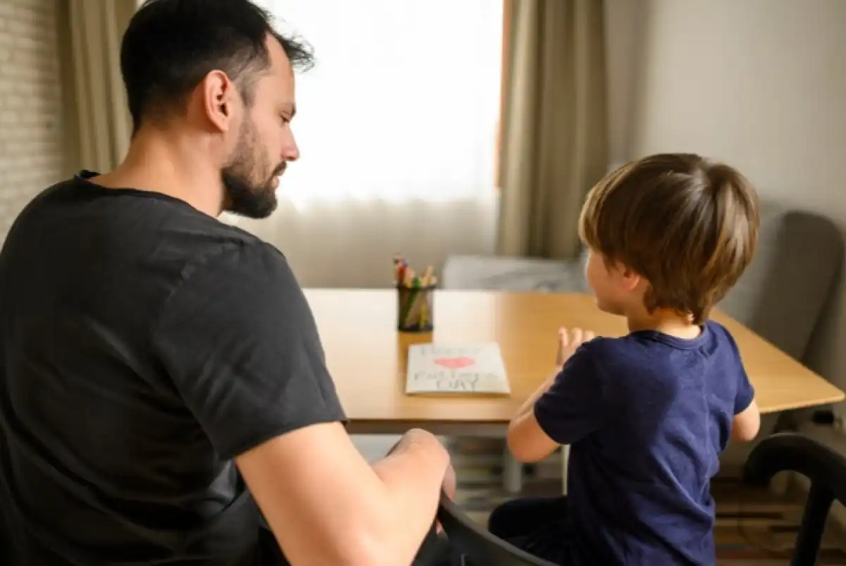 Декрет неработающих отцов будут учитывать при назначении пенсии в Казахстане