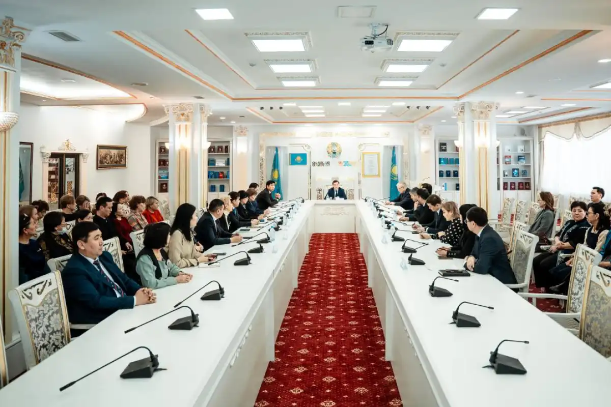 Проект новой Конституции обсудили с участием деятелей культуры в Астане