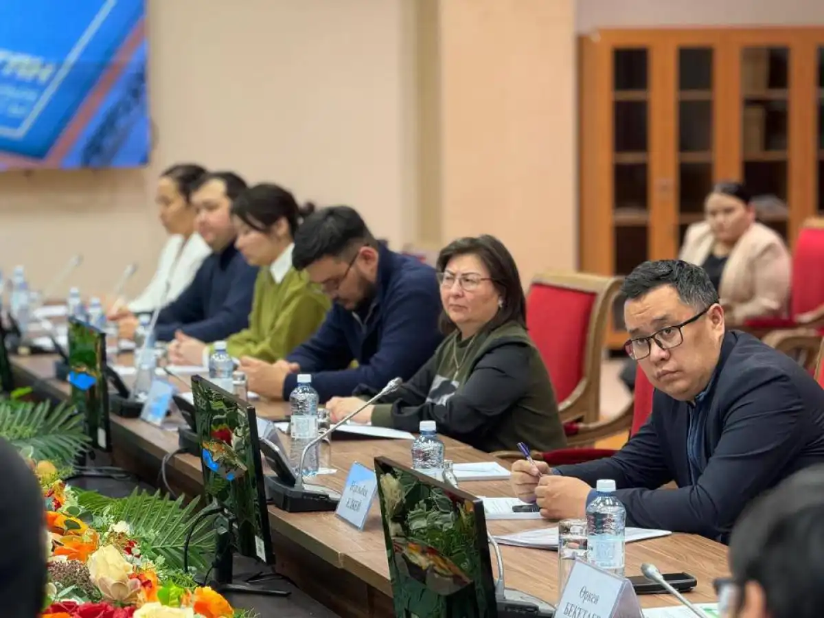 Правовой статус государственных символов в проекте новой Конституции обсудили на встрече