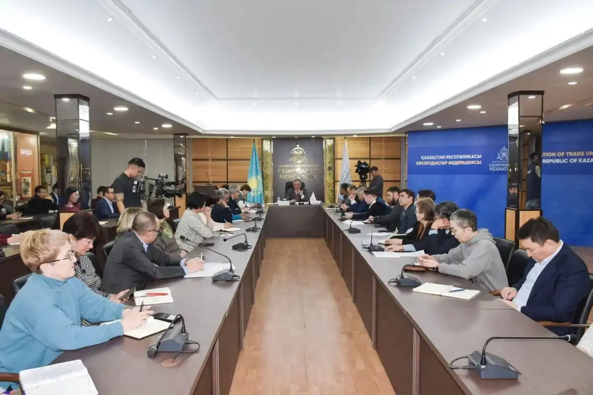 Федерация профсоюзов призвала казахстанцев поддержать проект новой Конституции