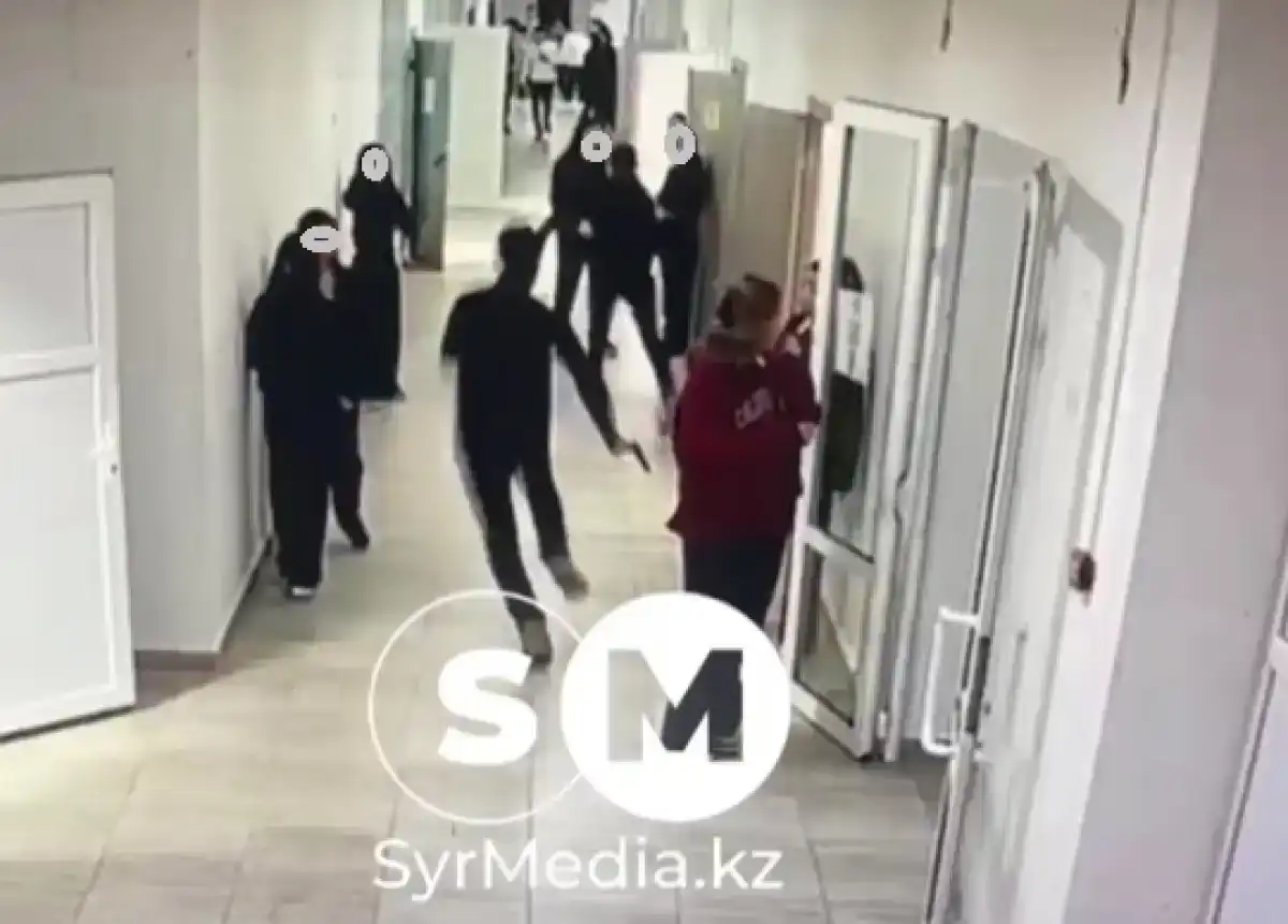 Ученик с топором напал на сверстников в Кульсары: директор школы уволился