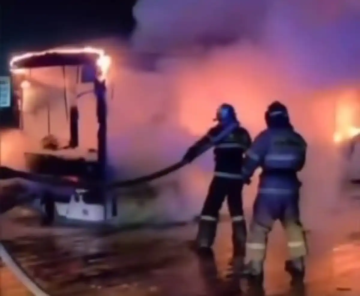 Автобус сгорел дотла в Астане – ВИДЕО