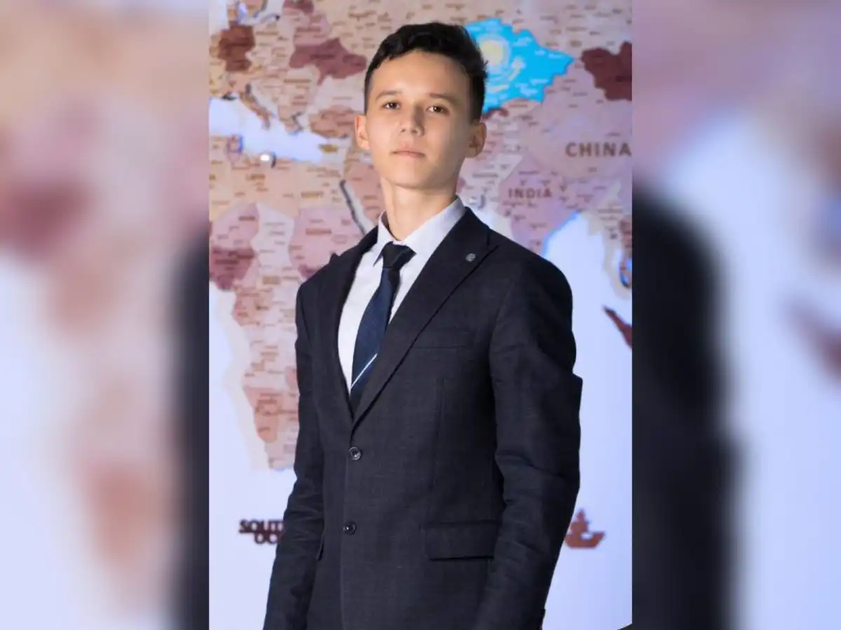 Школьник из Астаны получил гранты ведущих университетов Гонконга