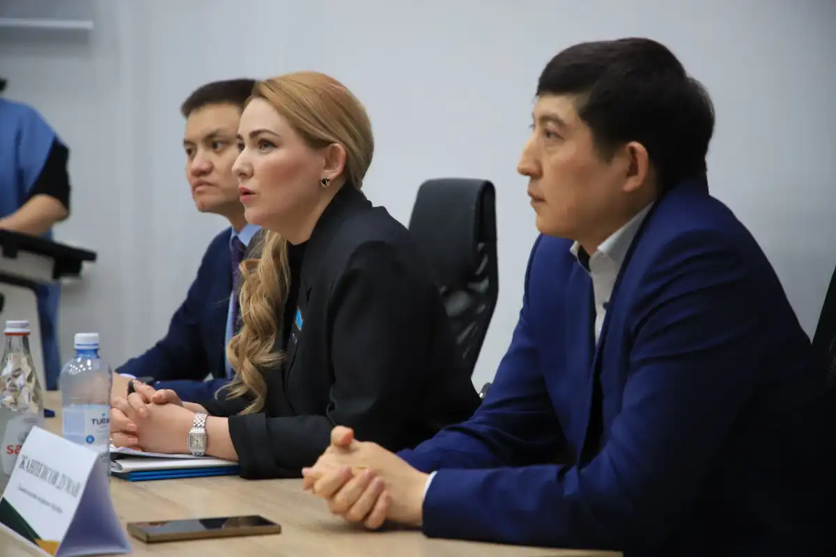 Конституционные новеллы и правила жизни в цифровом мире: что обсуждали депутаты от партии Respublica со студентами