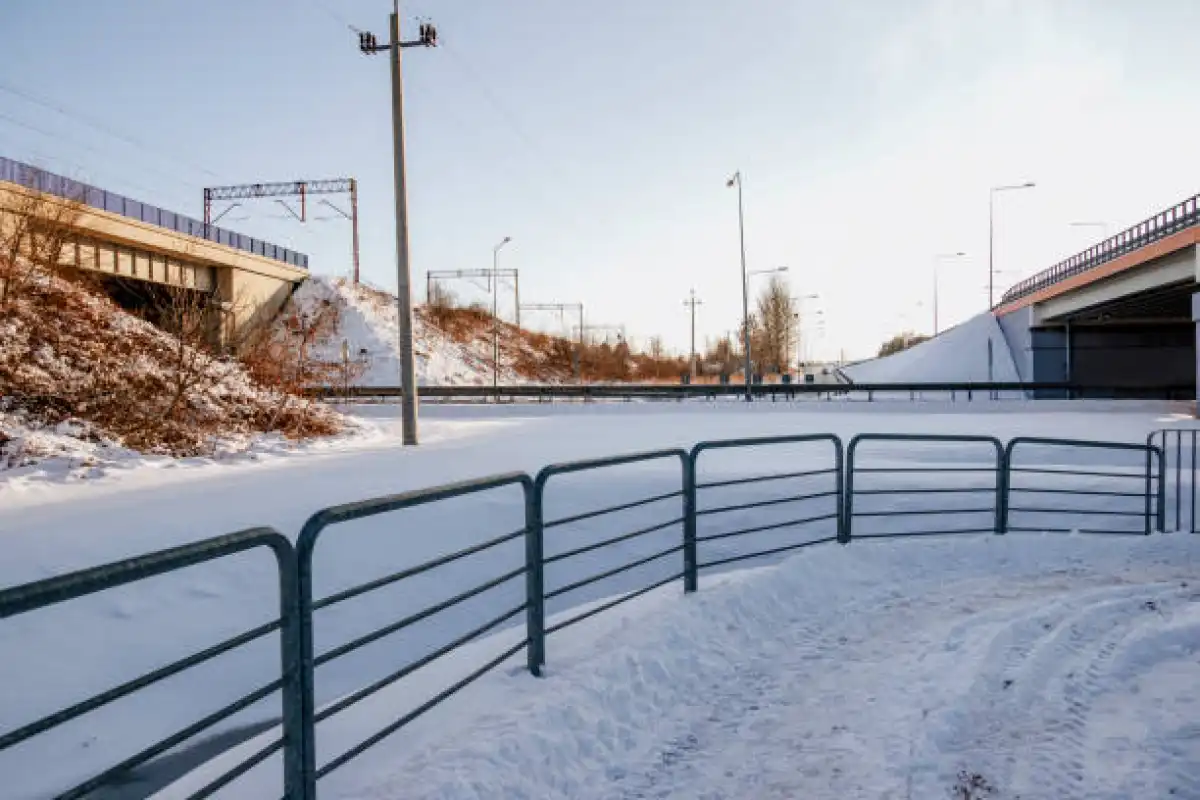 Тросовые ограждения для безопасности дорог тестируют в Казахстане