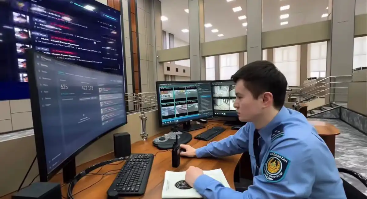 Находившегося в розыске мужчину с помощью ИИ задержали в одном из ночных клубов Уральска