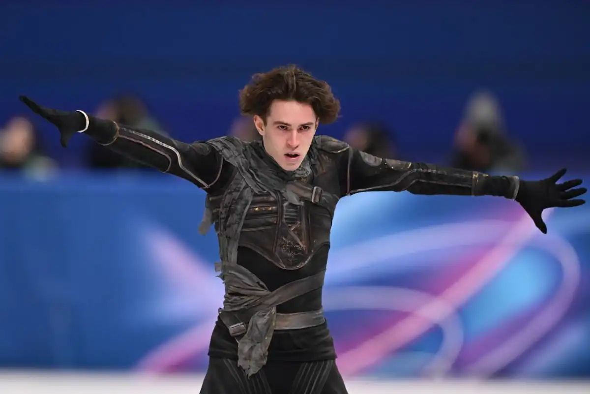 Костюм Михаила Шайдорова удивил легендарный Vogue