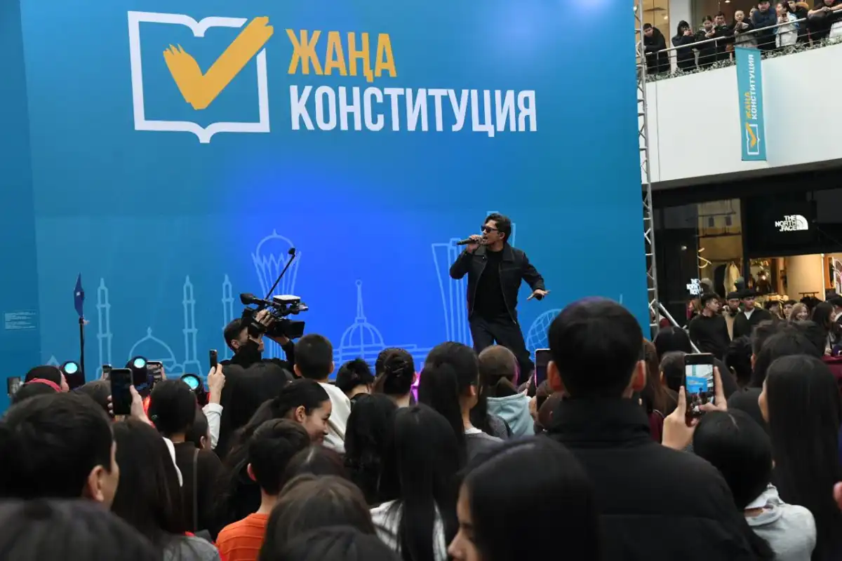 В Астане более 10 тысяч человек приняли участие в молодежном концерте в поддержку референдума