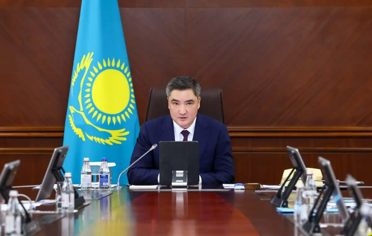 Необходимо проводить работу по стимулированию роста экономики согласно мировой практике — Олжас Бектенов
