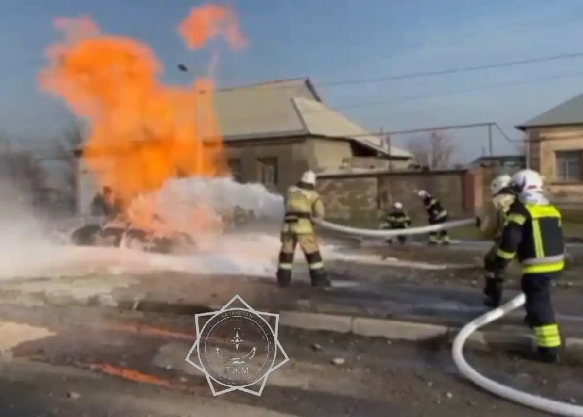 Водитель «поджег» автомобиль и газопровод в Шымкенте – ВИДЕО