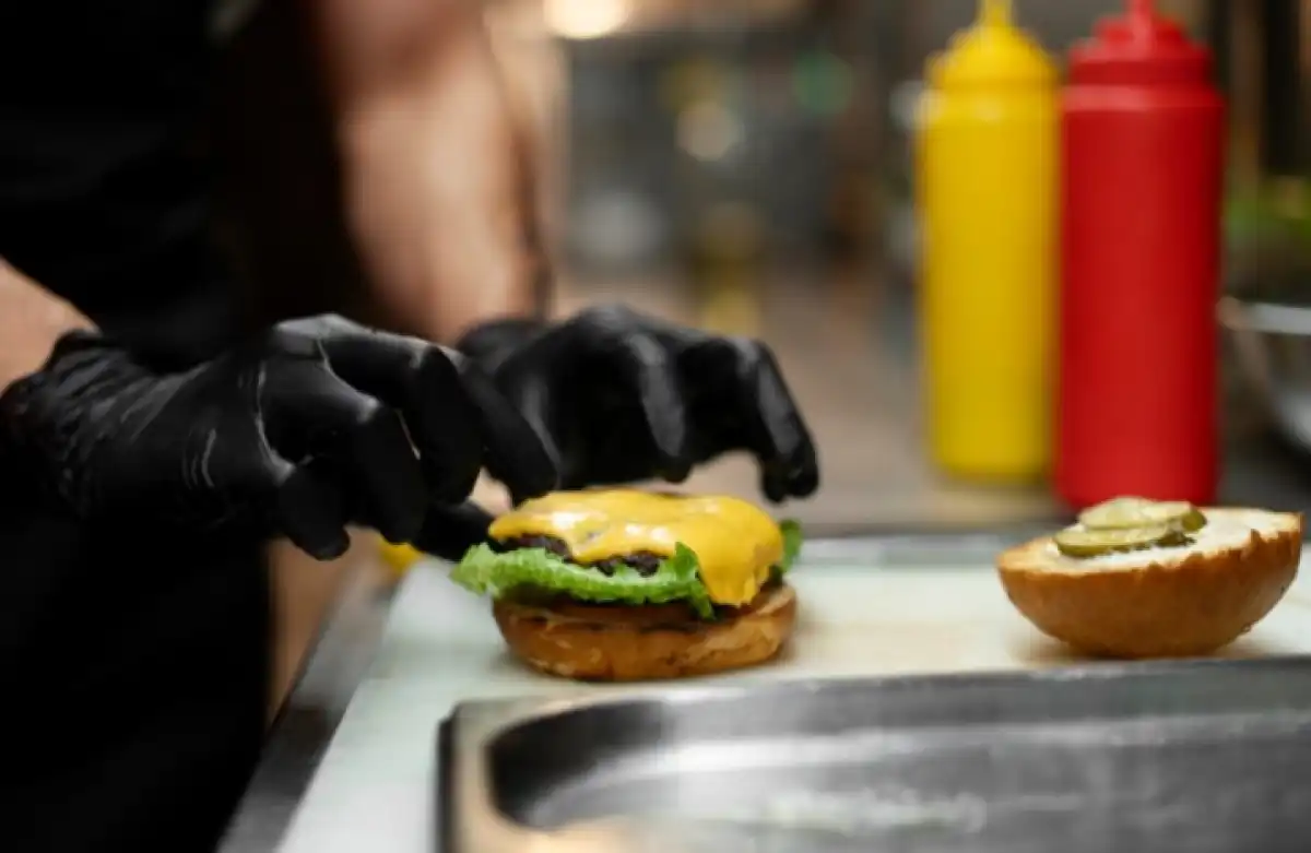 Скандал в Burger King: двух управляющих уволили после проверки