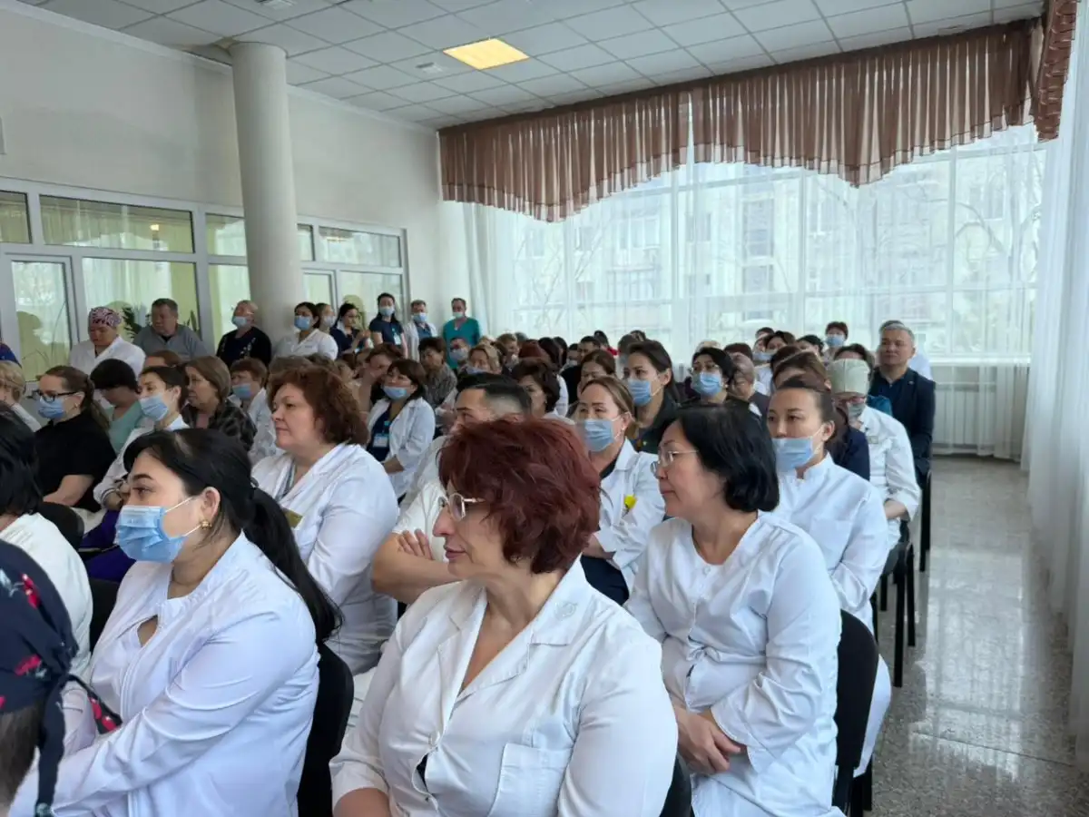 Члены общенациональной коалиции встретились с коллективом столичной больницы