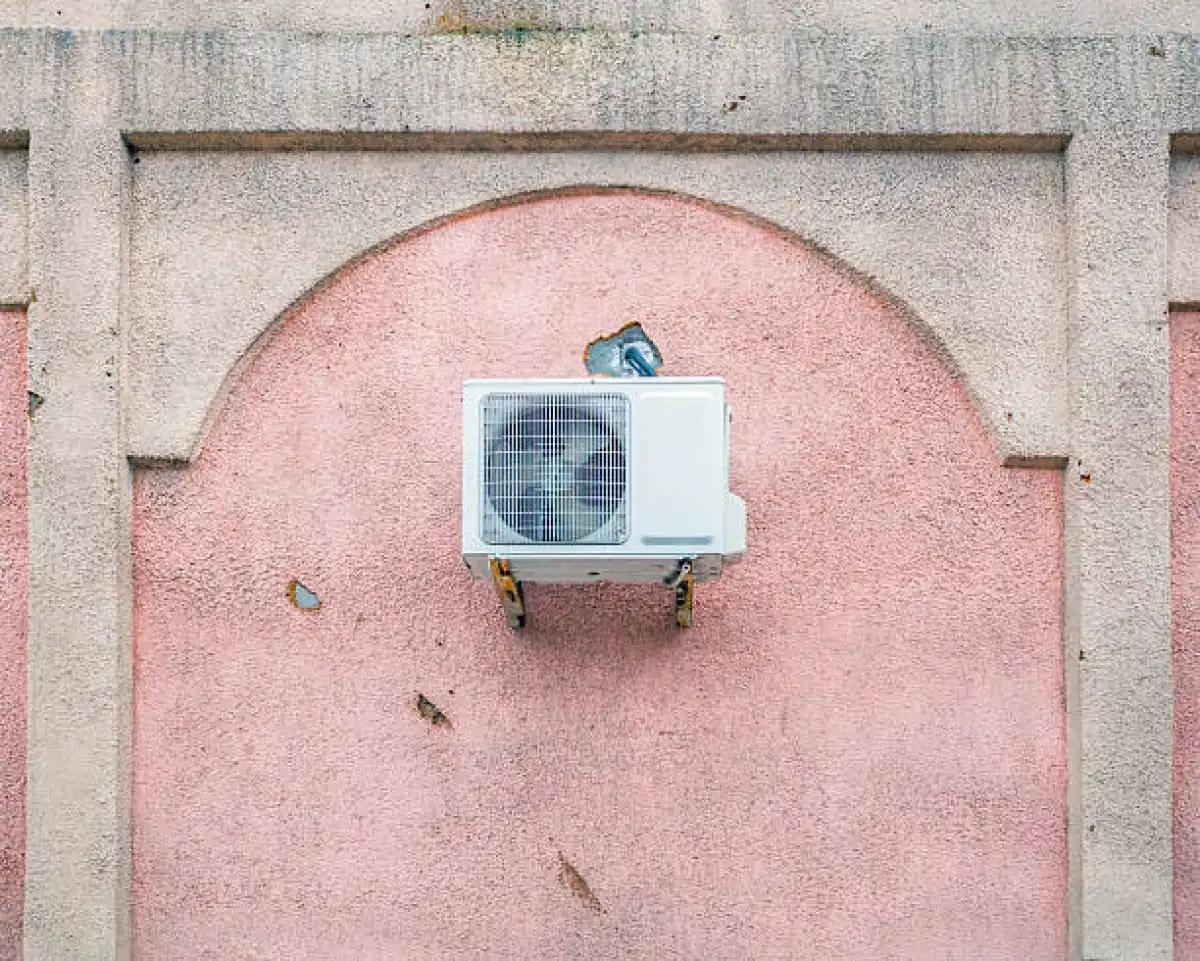 ИП компенсирует ущерб за разбитый снегом кондиционер