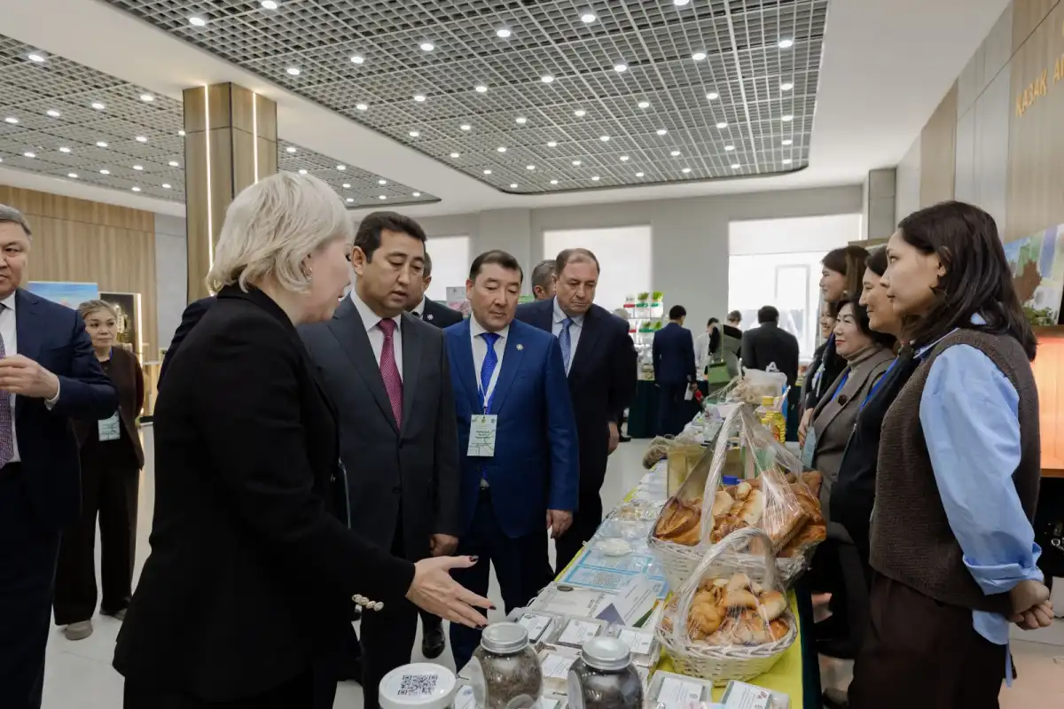 Министру сельского хозяйства Айдарбеку Сапарову презентовали первый в Казахстане агротехнопарк