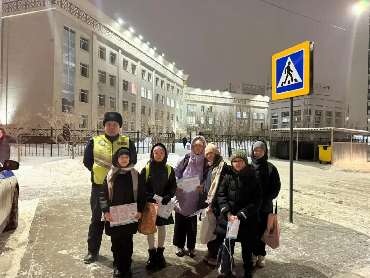 Астанчанам напомнили о безопасном поведении на дорогах
