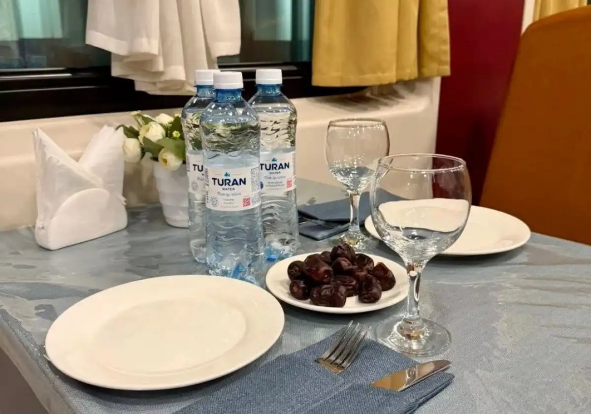 Вагоны-рестораны перешли на специальный график в месяц Рамазан