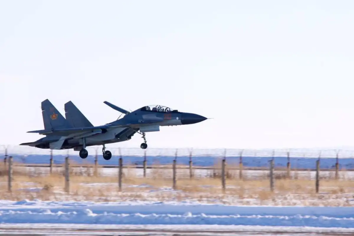 Военный истребитель потерпел крушение в Карагандинской области