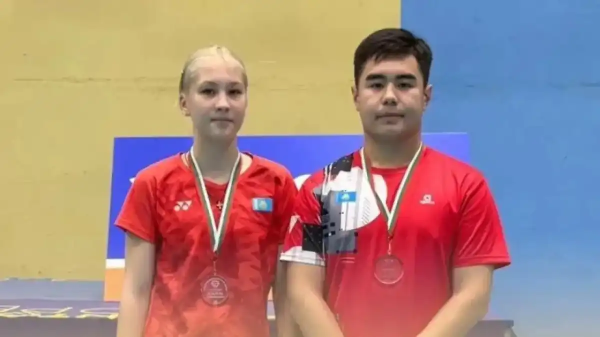 Казахстан завоевал 4 медали на юниорском турнире по бадминтону в Уганде