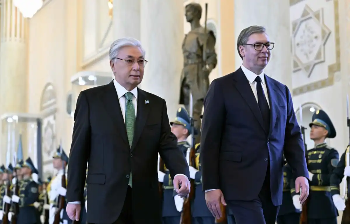 Президента Сербии торжественно встретили в Акорде