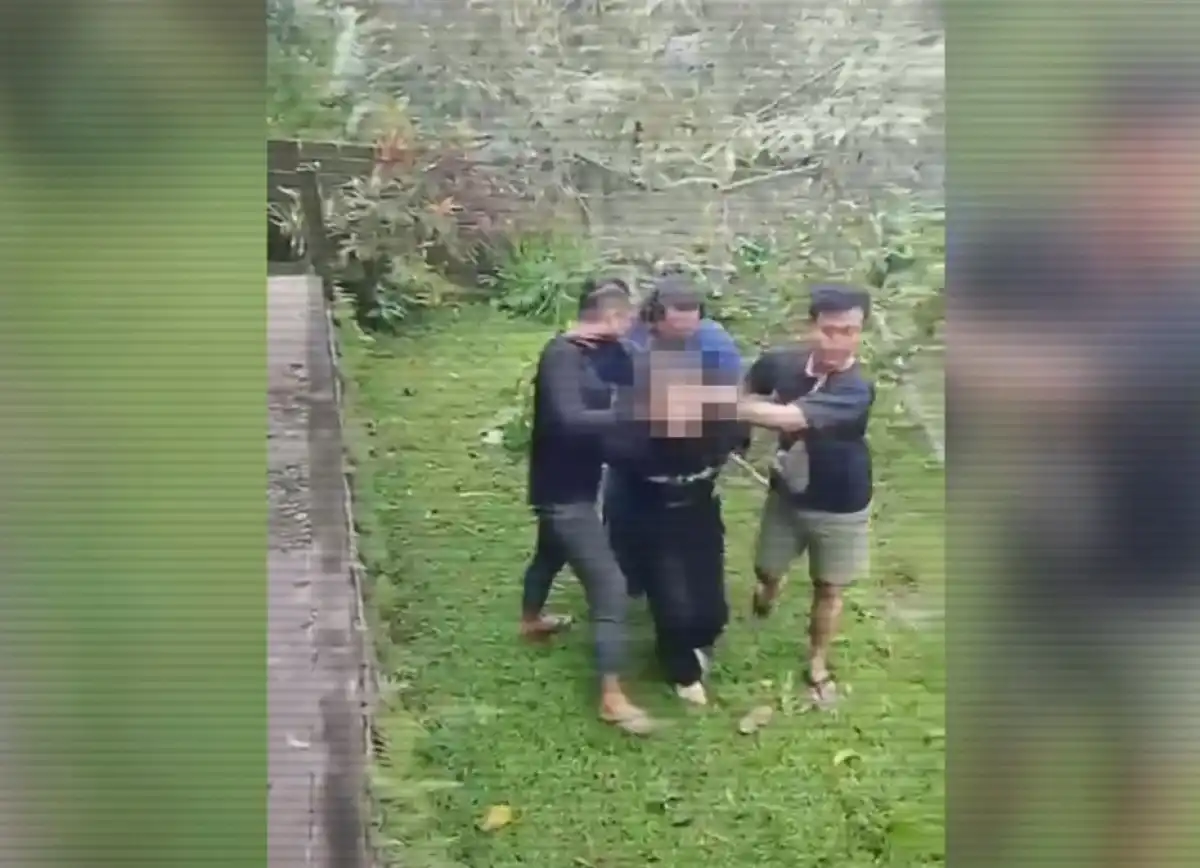 Обнародовано видео задержания подозреваемого в убийстве супругов в Атырауской области