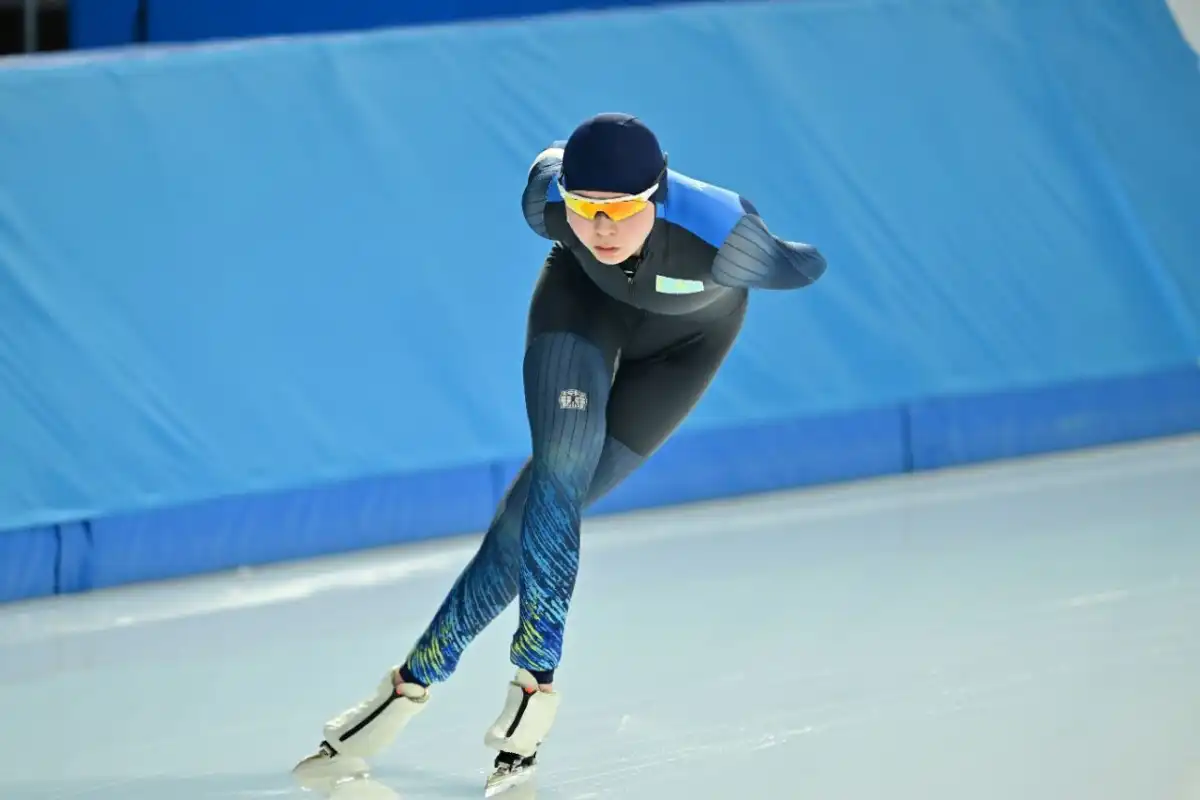 Казахстанская конькобежка с рекордом стала чемпионкой мира среди юниоров