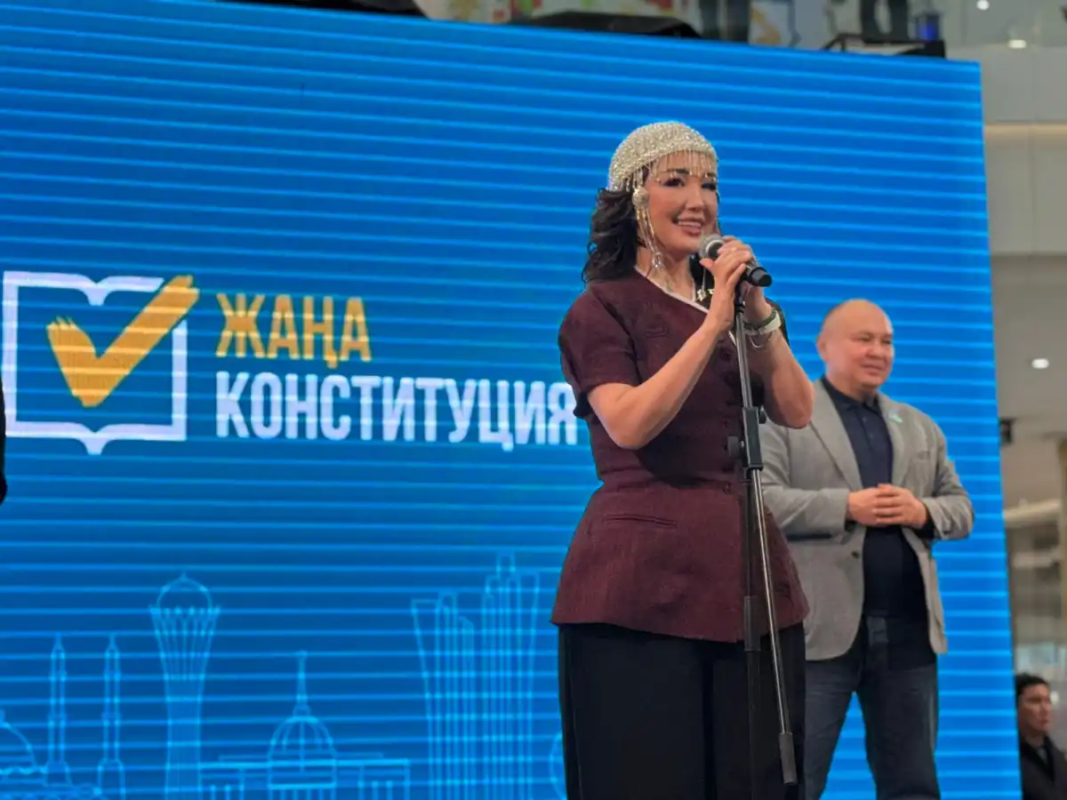 В Астане прошёл концерт в поддержку Конституции: Ляйля Султанкызы призвала молодёжь тянуться к знаниям