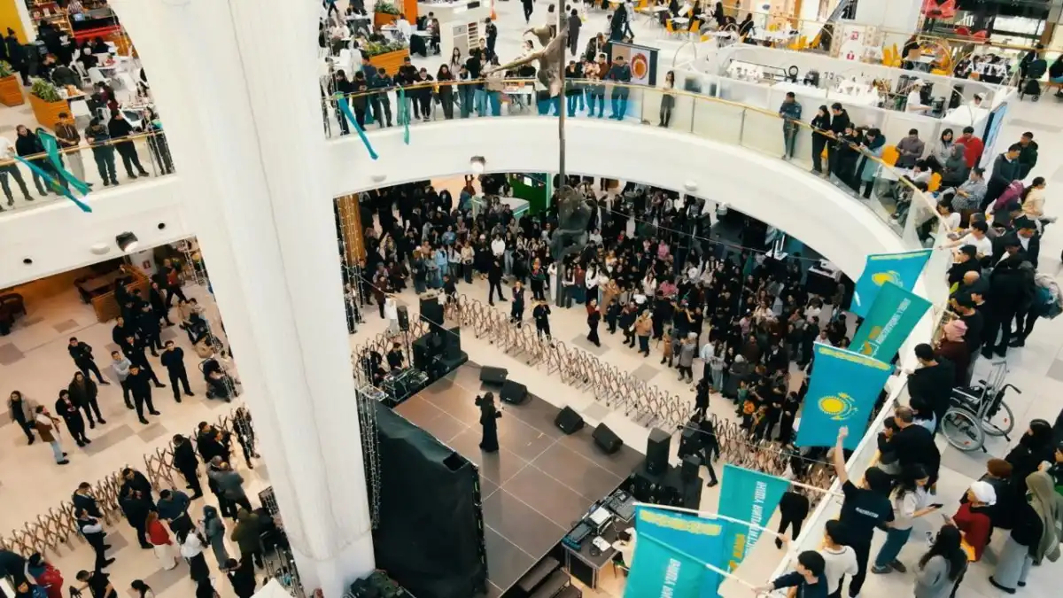 Почти 5 тысяч человек посетили масштабный концерт в поддержку новой Конституции в Астане