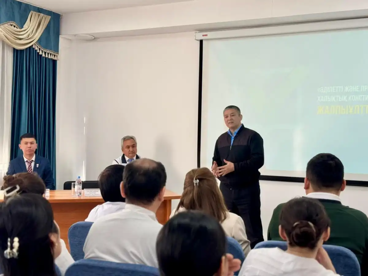 Проект Конституции обсудили со столичными медработниками