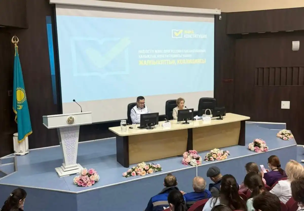 Медики детской больницы №3 Астаны обсудили положения новой Конституции с представителями партии AMANAT