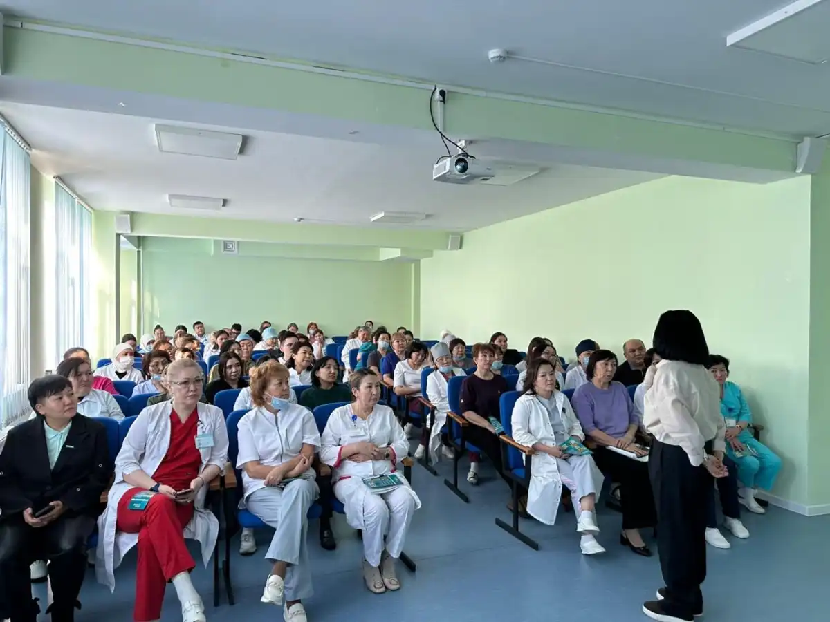 В столичной поликлинике обсудили конституционные реформы и социальные гарантии работников