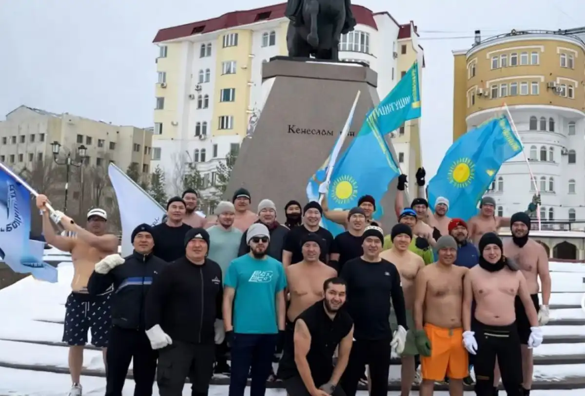 Клубы зимнего плавания Астаны выступили в поддержку новой Конституции