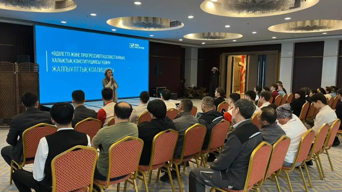 В столице обсудили новую Конституцию с коллективом Beijing Palace Soluxe Hotel Astana