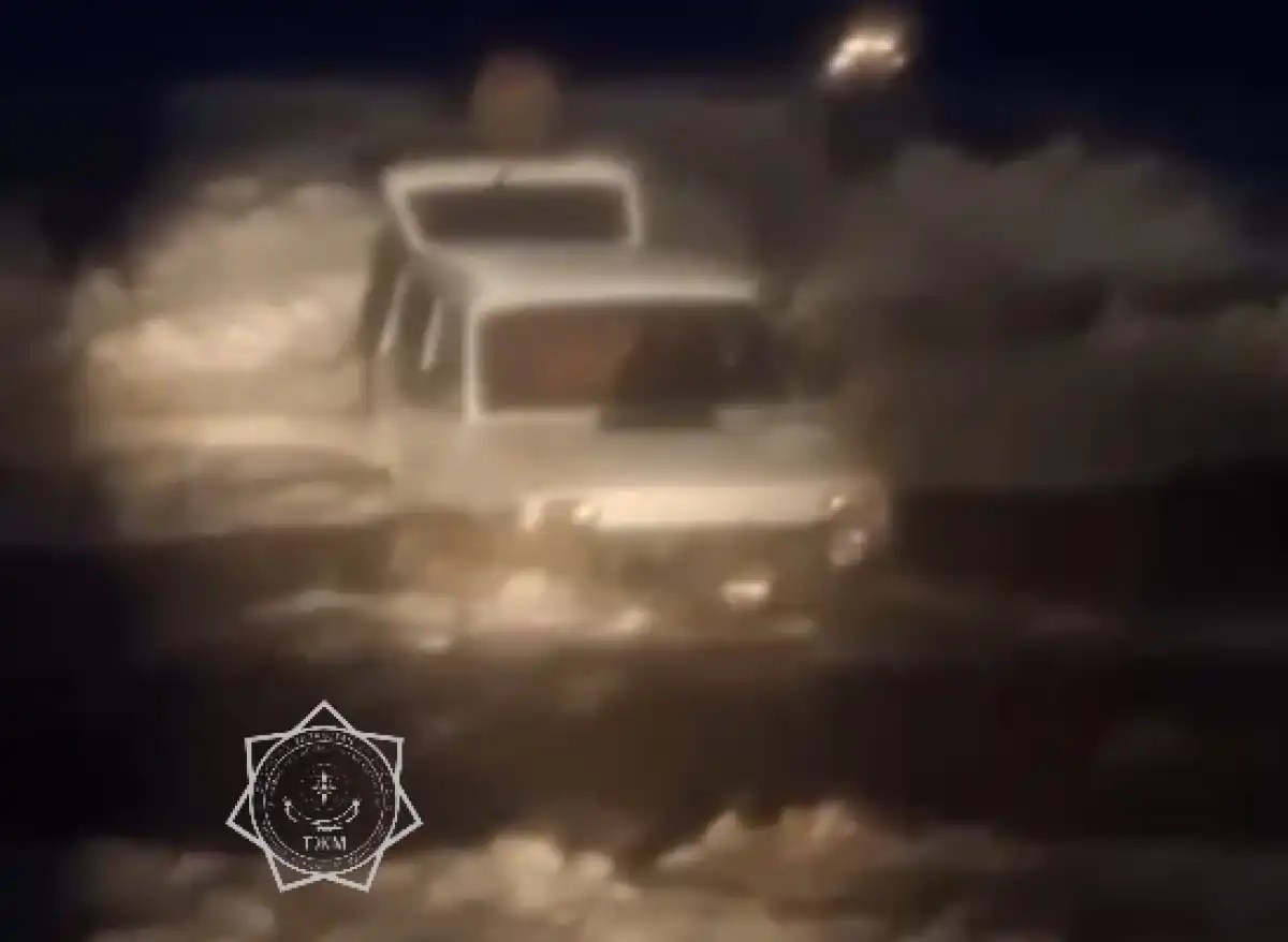 Талые воды унесли автомобиль в области Абай – ВИДЕО