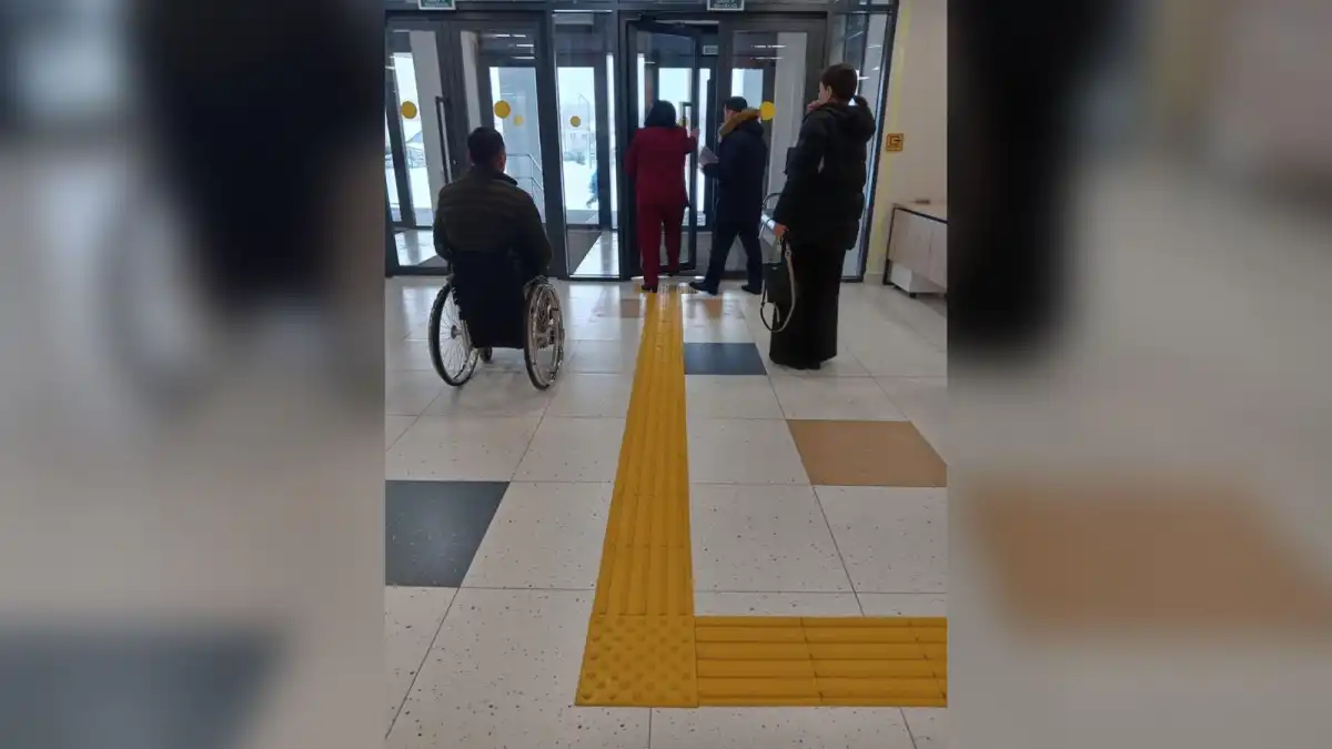 В Астане мониторинговая группа проверила доступность участков референдума для людей с инвалидностью