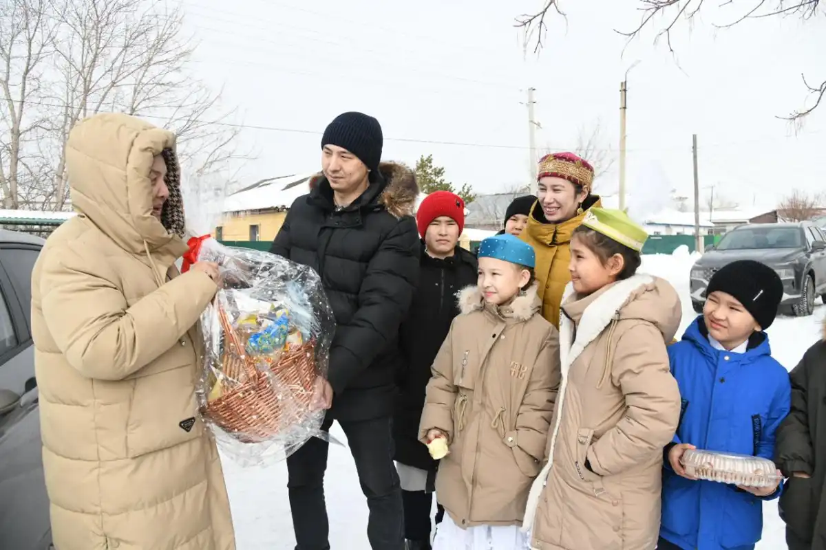 Көрісу күні: столичная школа №13 поздравила пенсионеров в районе «Сарайшык»