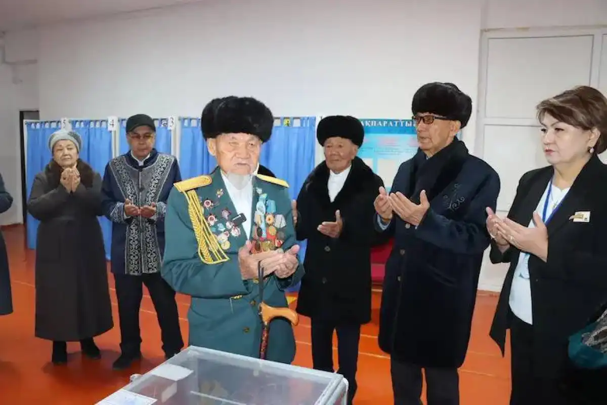 105-летний ветеран проголосовал на референдуме в Кызылординской области