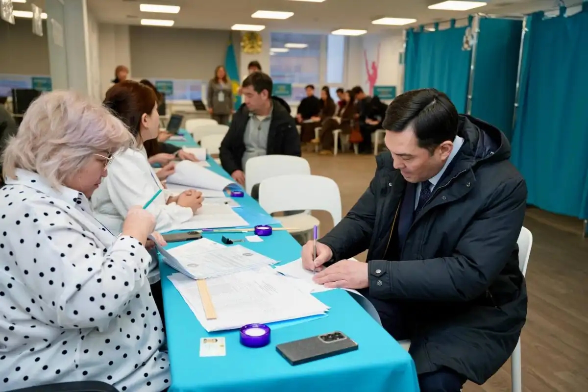 Казахстанские министры приняли участие в голосовании на республиканском референдуме