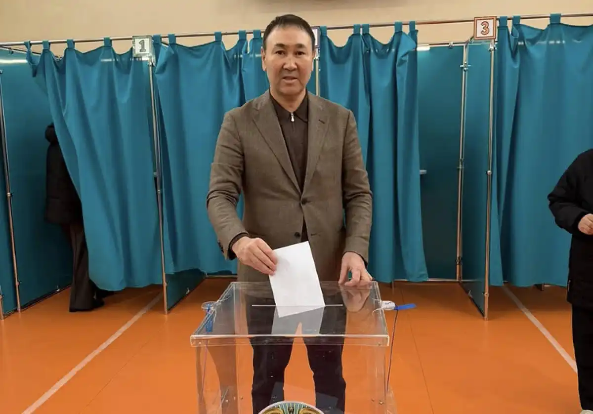 Табигат Зейнулкабден проголосовал на республиканском референдуме