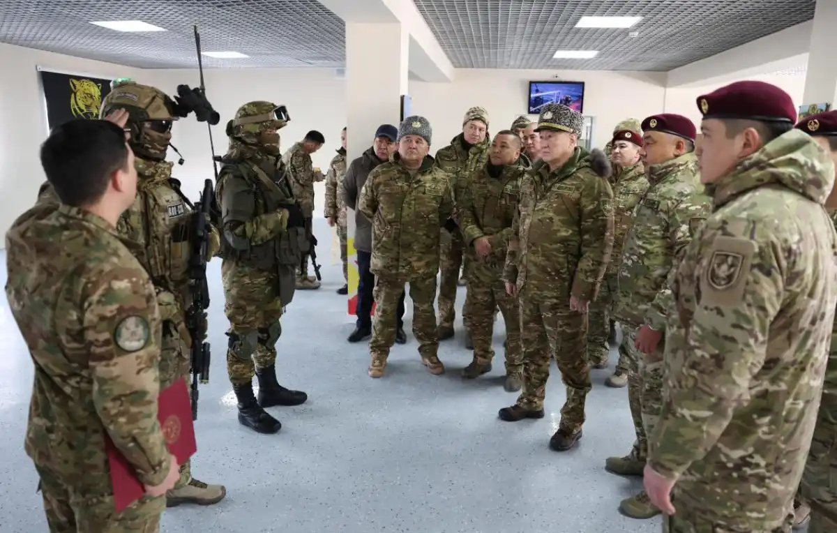 Министр обороны проинспектировал воинские части Сил специальных операций в Астане