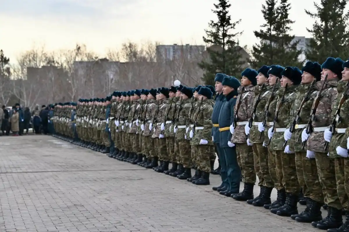 Более 21 тысячи казахстанцев призовут в армию до конца июня