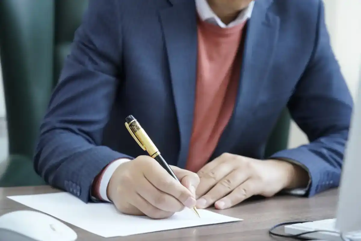 Госслужащих защитят от незаконного вмешательства в профессиональную деятельность