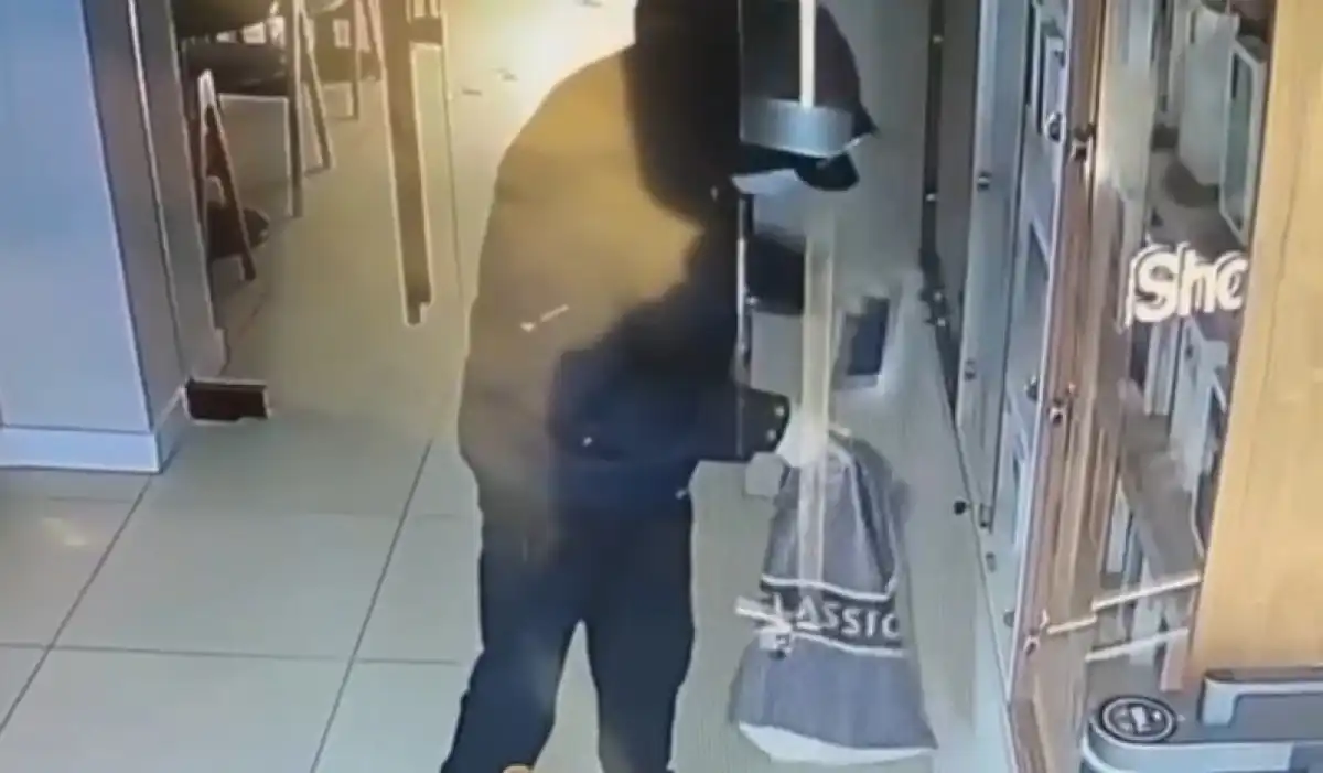 Ночной вор не успел сбыть 18 краденых смартфонов в Актобе