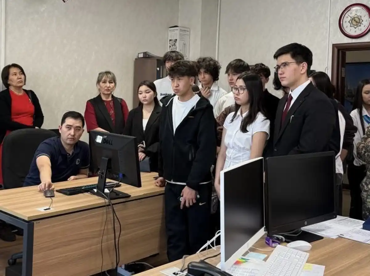 В прокуратуре Астаны прошел День открытых дверей для школьников