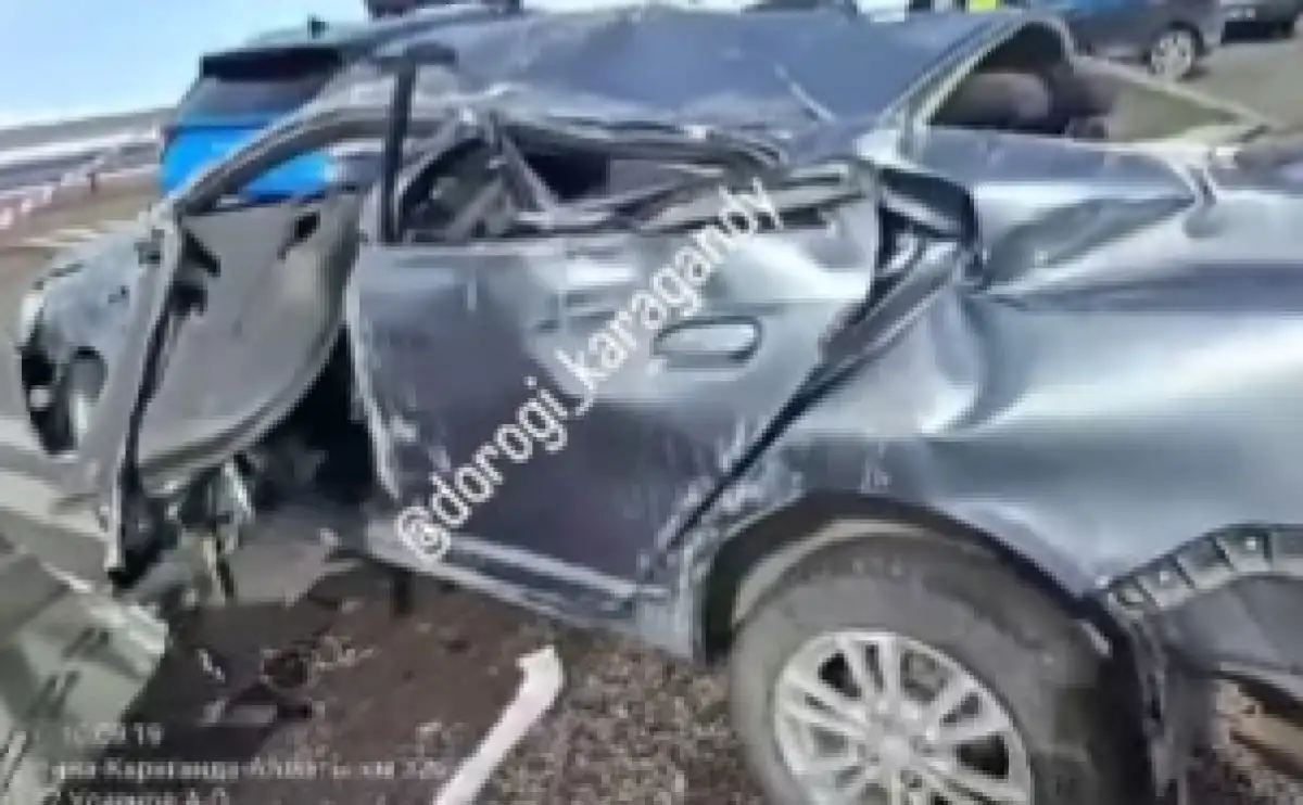 3 человека погибли в ДТП с перевертышем в Карагандинской области