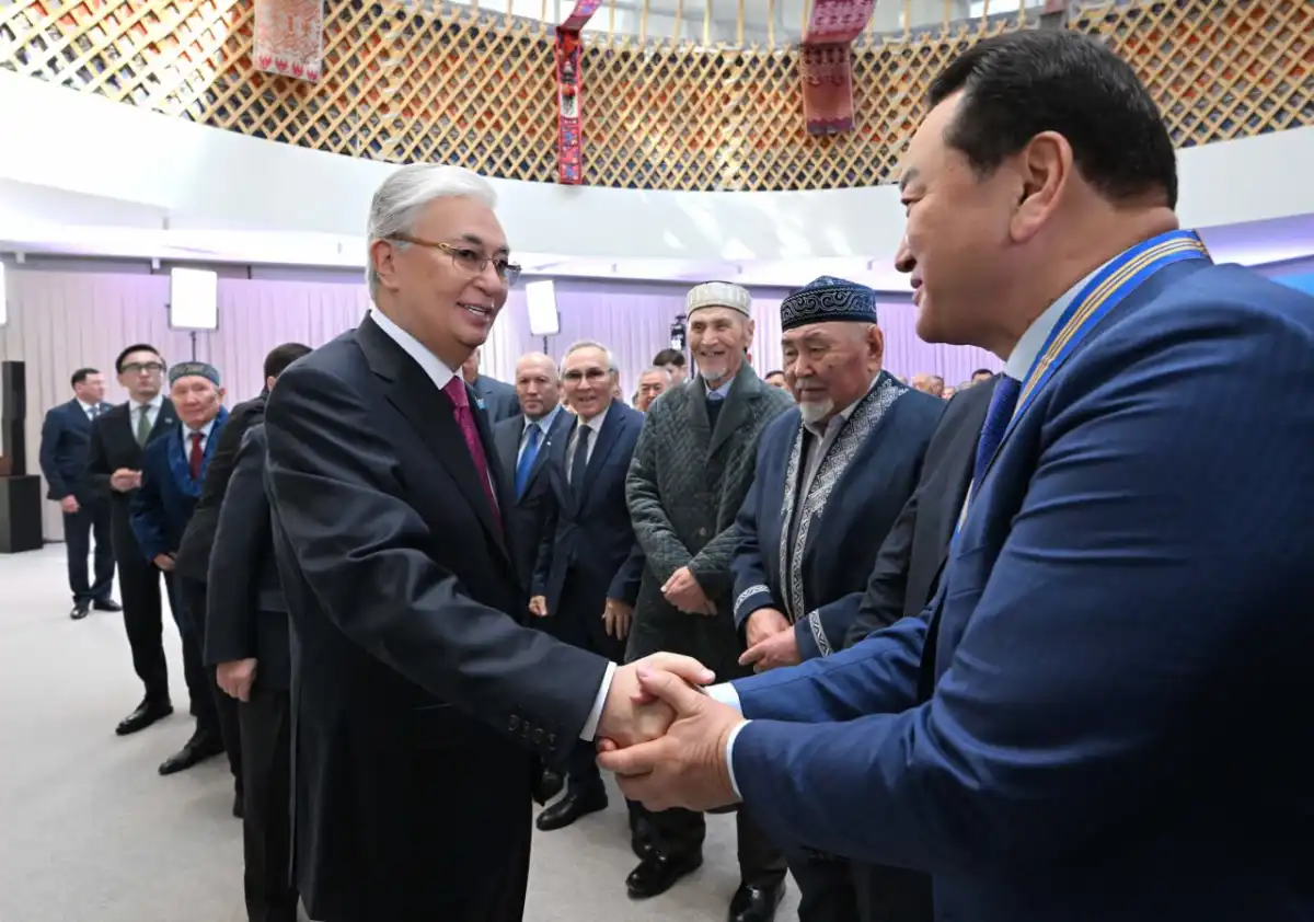 Токаев вручил государственные награды за вклад в развитие Казахстана